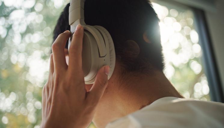 слушалки - НЕВИДИМА ЗАПЛАХА: Слушалките могат да причинят рак!