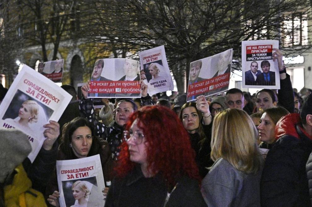 Граждани се събраха на протест пред Съдебната палата в София