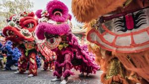 танцуващи лъвове