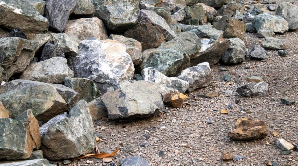 Падащи скали затвориха пътя София – Самоков