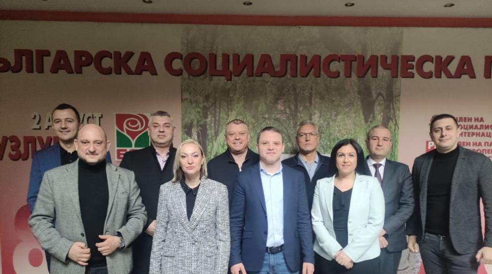 Националният съвет на БСП избра част от водачите си за предстоящите избори