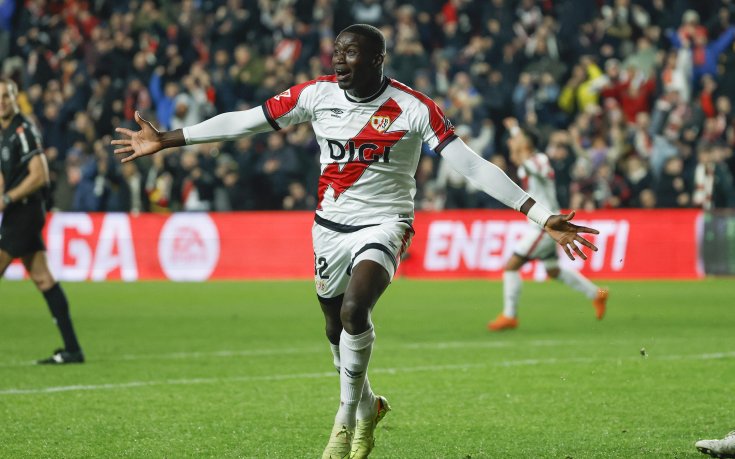 Атлетико Мадрид и Барселона ще се борят за защитник на Райо Валекано