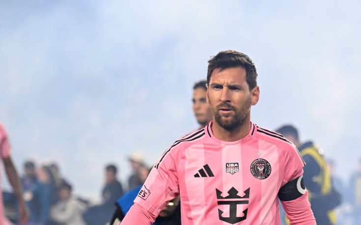 Меси се опитал да влезе в съдийската стая след разгрома