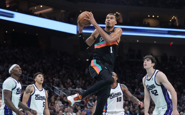 Сан Антонио навъртя осем поредни победи в НБА, Финикс и Детройт също бият