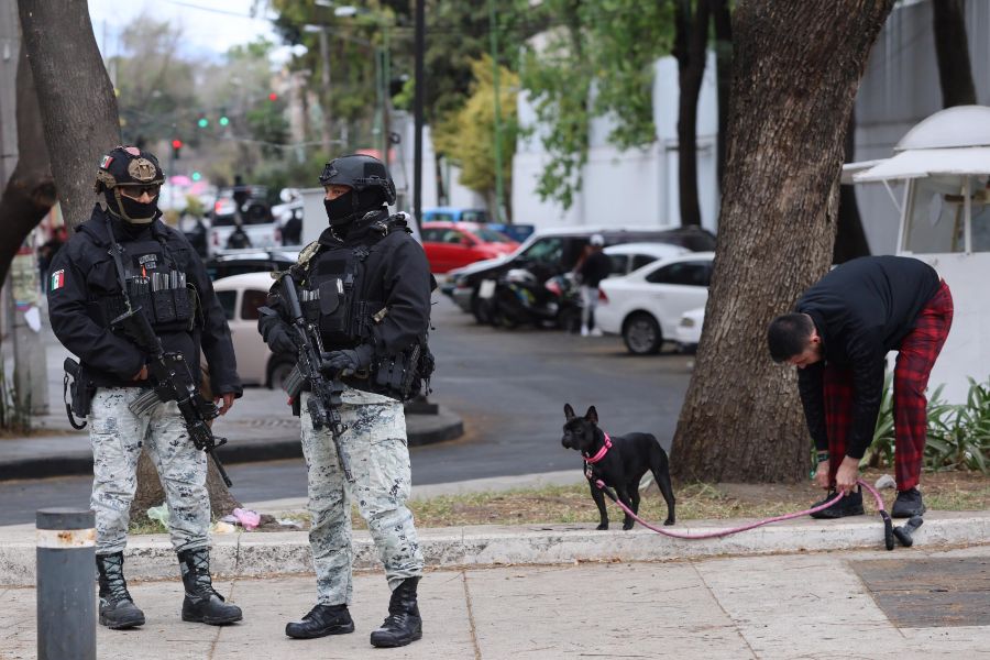 <p>Президентът на Мексико Клаудия Шейнбаум призова мексиканците да запазят спокойствие, след като при военна операция в неделя бе убит наркобаронът Немесио Осегера Сервантес, един от най-издирваните престъпници в страната, предаде Франс прес.</p>
