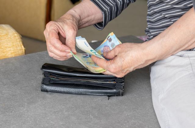 11,7 милиона евро по-малко са изпратили българските емигранти в чужбина
