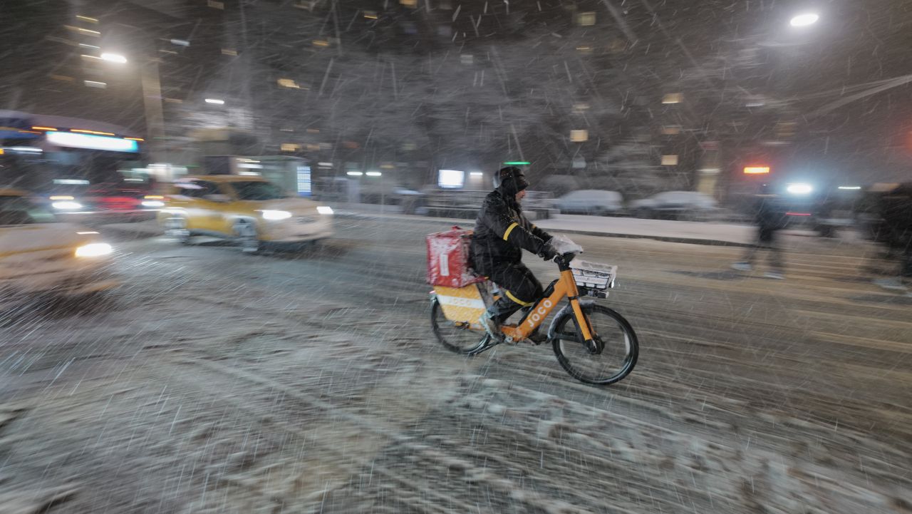 <p>Градът, който никога не спи, спря: Снежната стихия в Ню Йорк в снимки</p>