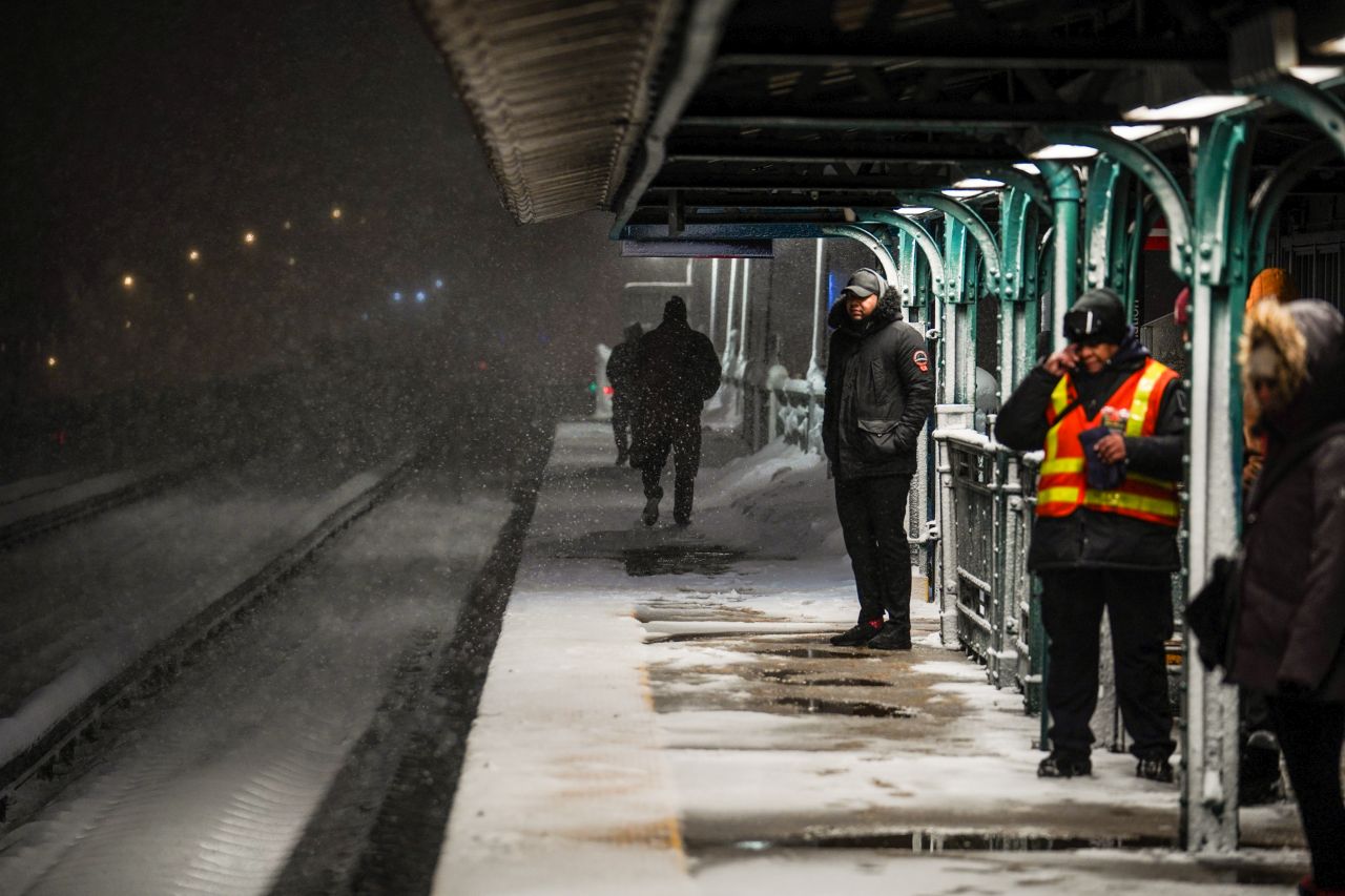 Градът, който никога не спи, спря: Снежната стихия в Ню Йорк в снимки