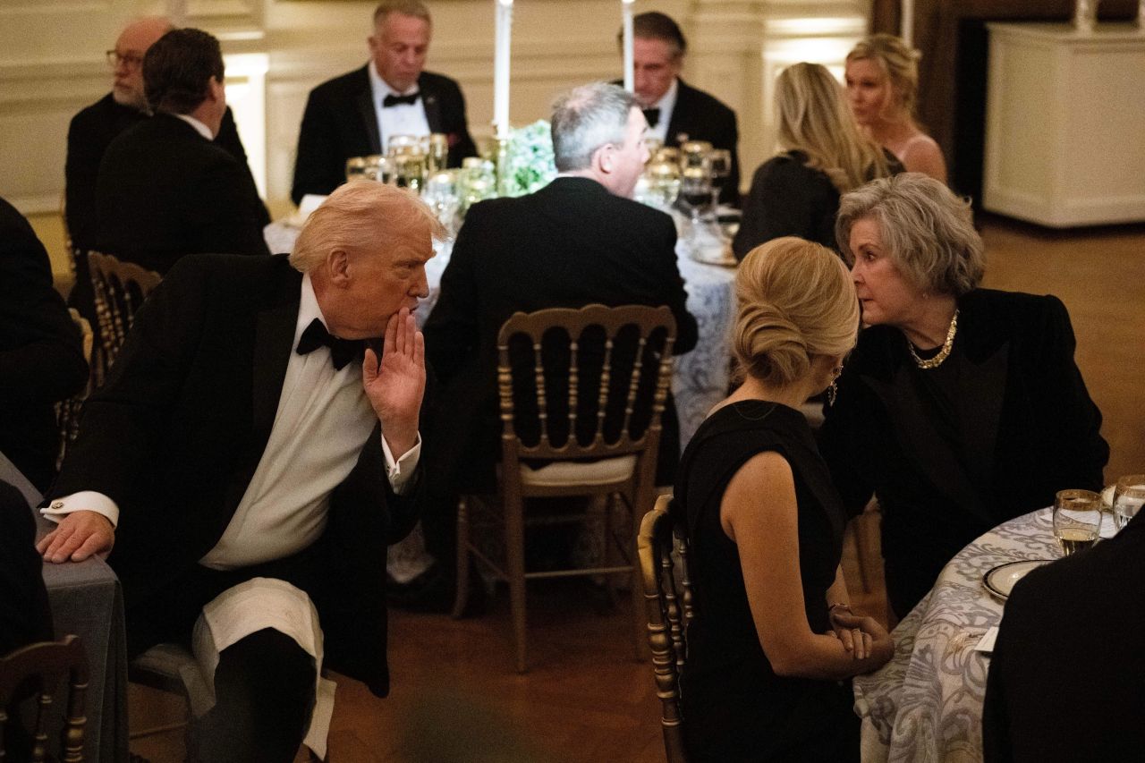 <p>Вечеря под обсада: Тръмп атакува съда и демократите по време на банкет в Белия дом</p>