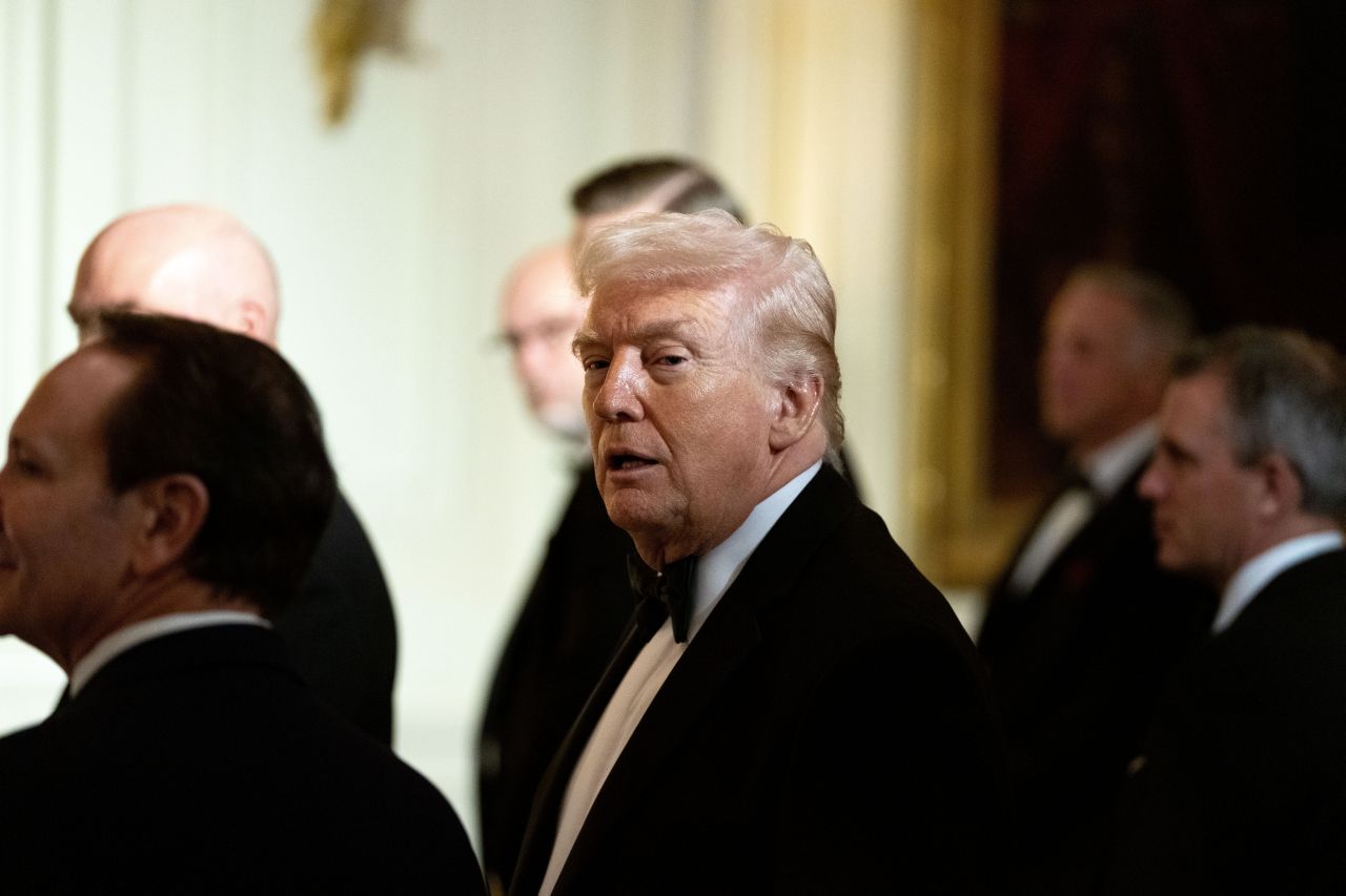 <p>Вечеря под обсада: Тръмп атакува съда и демократите по време на банкет в Белия дом</p>