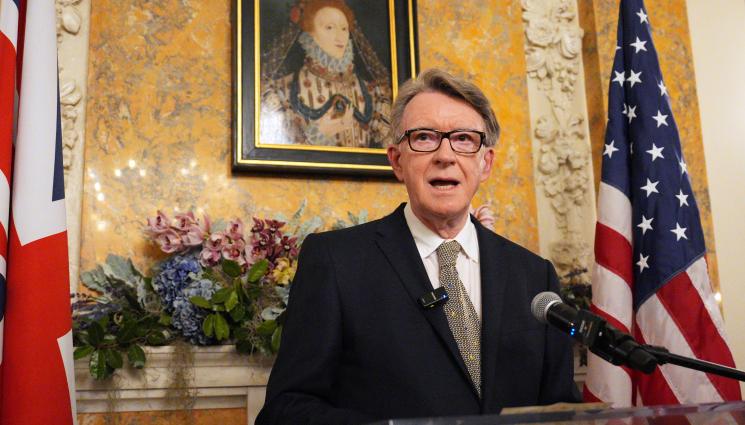 Peter Mandelson - ПАДАТ ГЛАВИ В ЛОНДОН: Арестуваха бившия посланик в САЩ заради връзки с Епстийн!