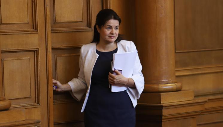 Росица Кирова - Росица Кирова: Избухнаха! Всичките 28 новоназначени областни управители са на ПП-ДБ