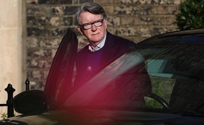 Освободиха лорд Манделсън под гаранция