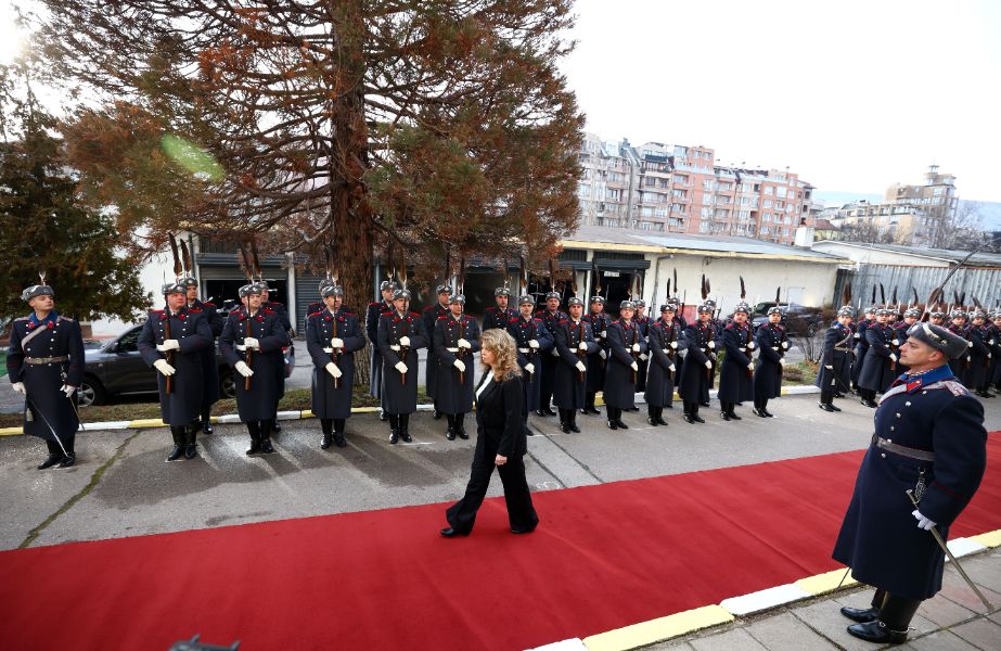 <p>Илияна Йотова присъства на годишната конференция на началника на отбраната.</p>