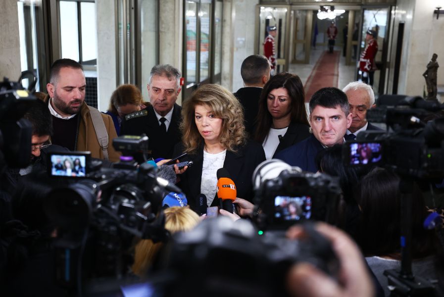 <p>Илияна Йотова присъства на годишната конференция на началника на отбраната.</p>