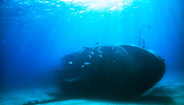 кораб - МИСТЕРИЯTA В МОРЕТО: Риболовният кораб е непокътнат, екипажът го няма!