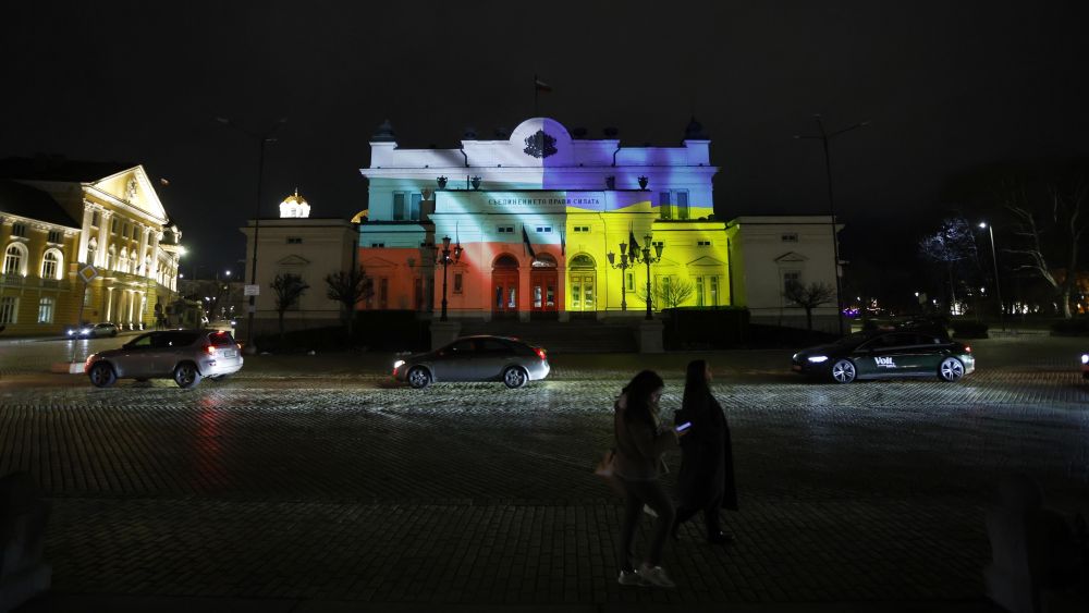 Народното събрание засия в цветовете на българското и украинското знаме