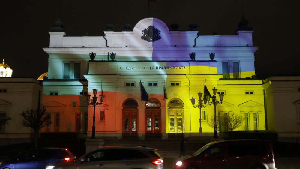 Народното събрание засия в цветовете на българското и украинското знаме