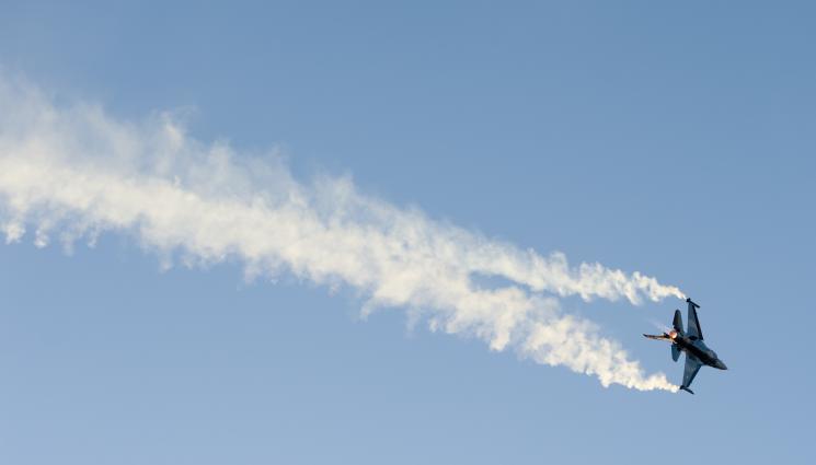 f 16 турски - УЖАС В НЕБЕТО: Изтребител F-16 се разби край магистралата Истанбул - Измир (ВИДЕО)