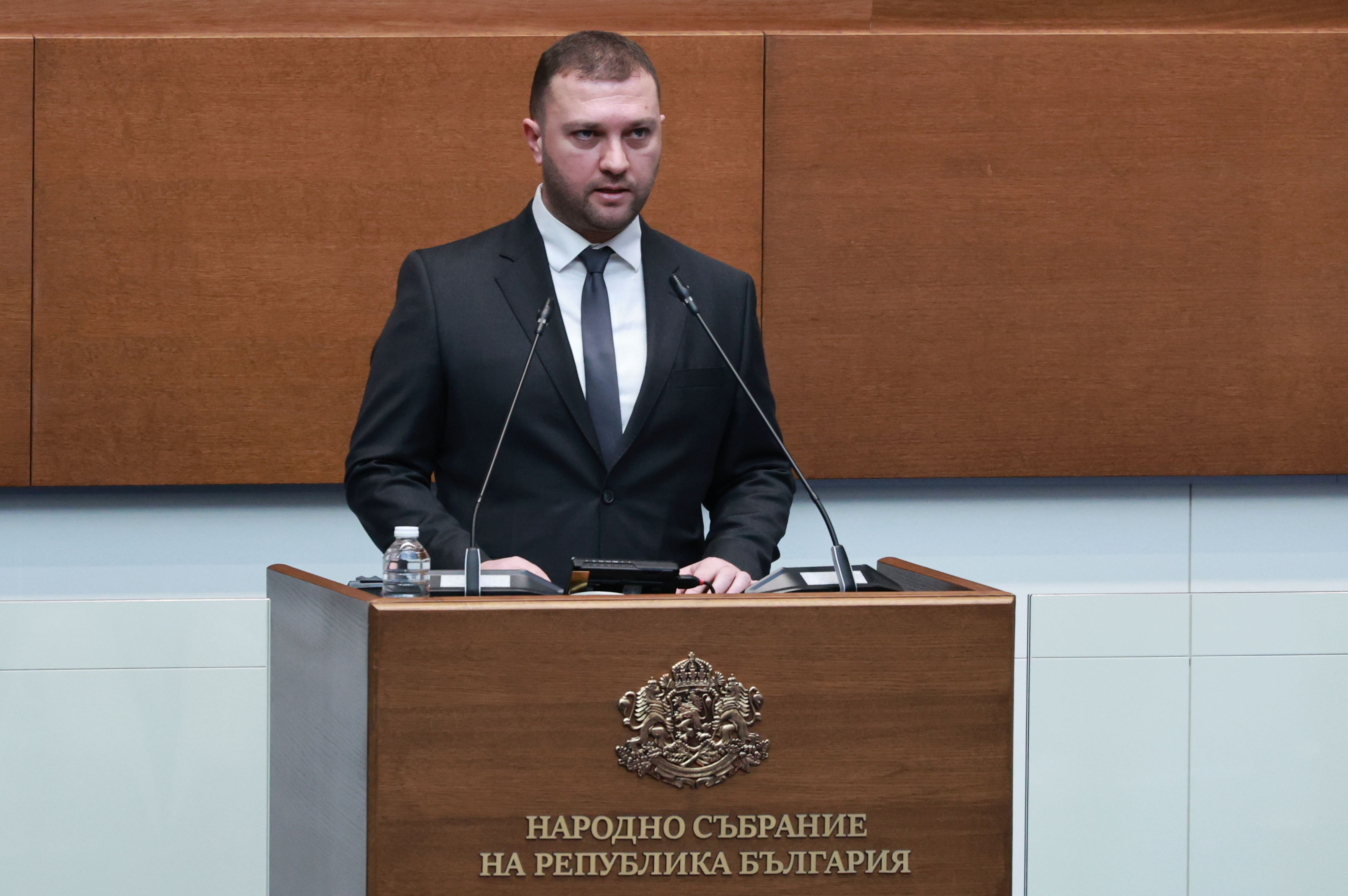 Депутат от АПС положи клетва на мястото на Хасан Адемов, подаде заявление за напускане на групата