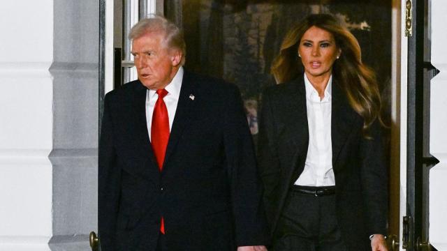 Мелания Тръмп не изневери на елегантния си вкус – заложи на Dolce & Gabbana и Manolo Blahnik (СНИМКИ)