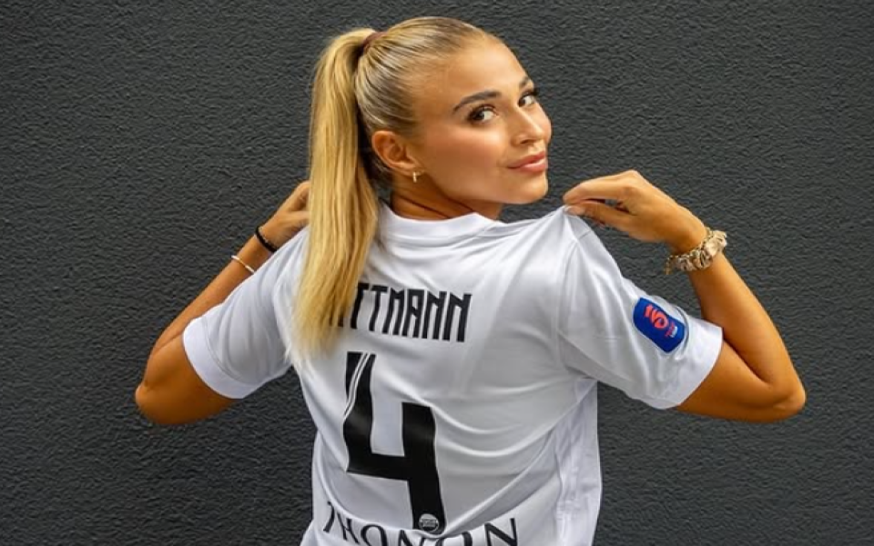 Безпрецедентен скандал: снимали футболистки голи под душа години наред