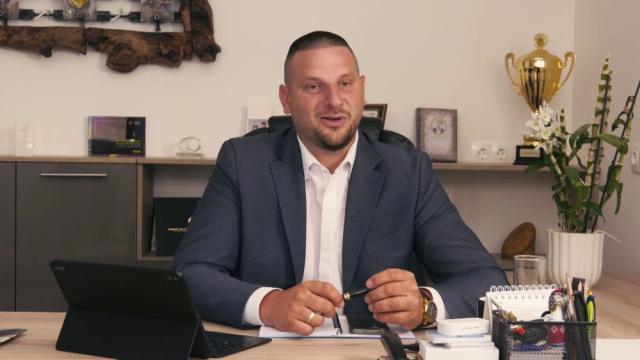 Прикритието на „аватара“ е застрашено в „Шеф под прикритие“