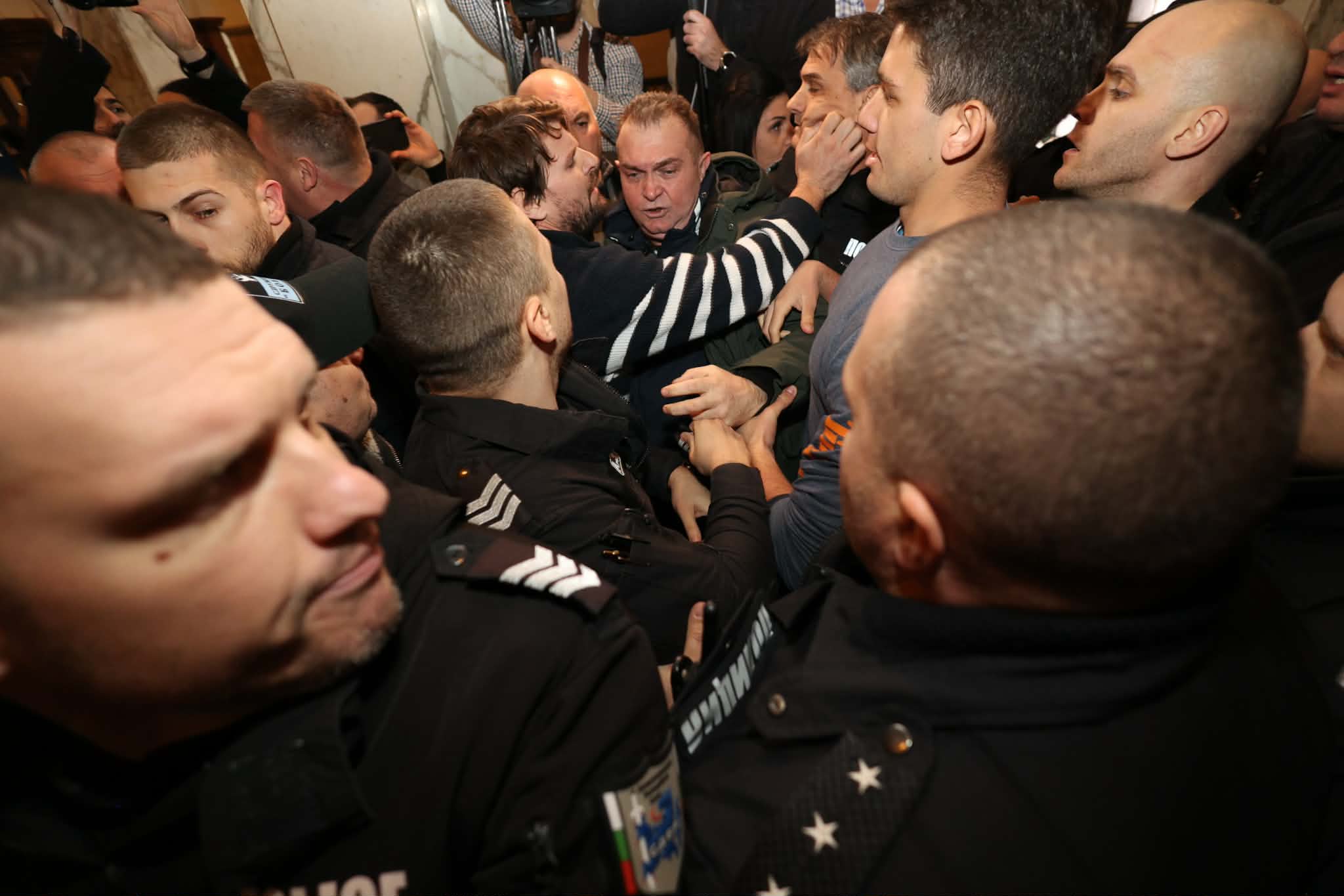 протест сарафов