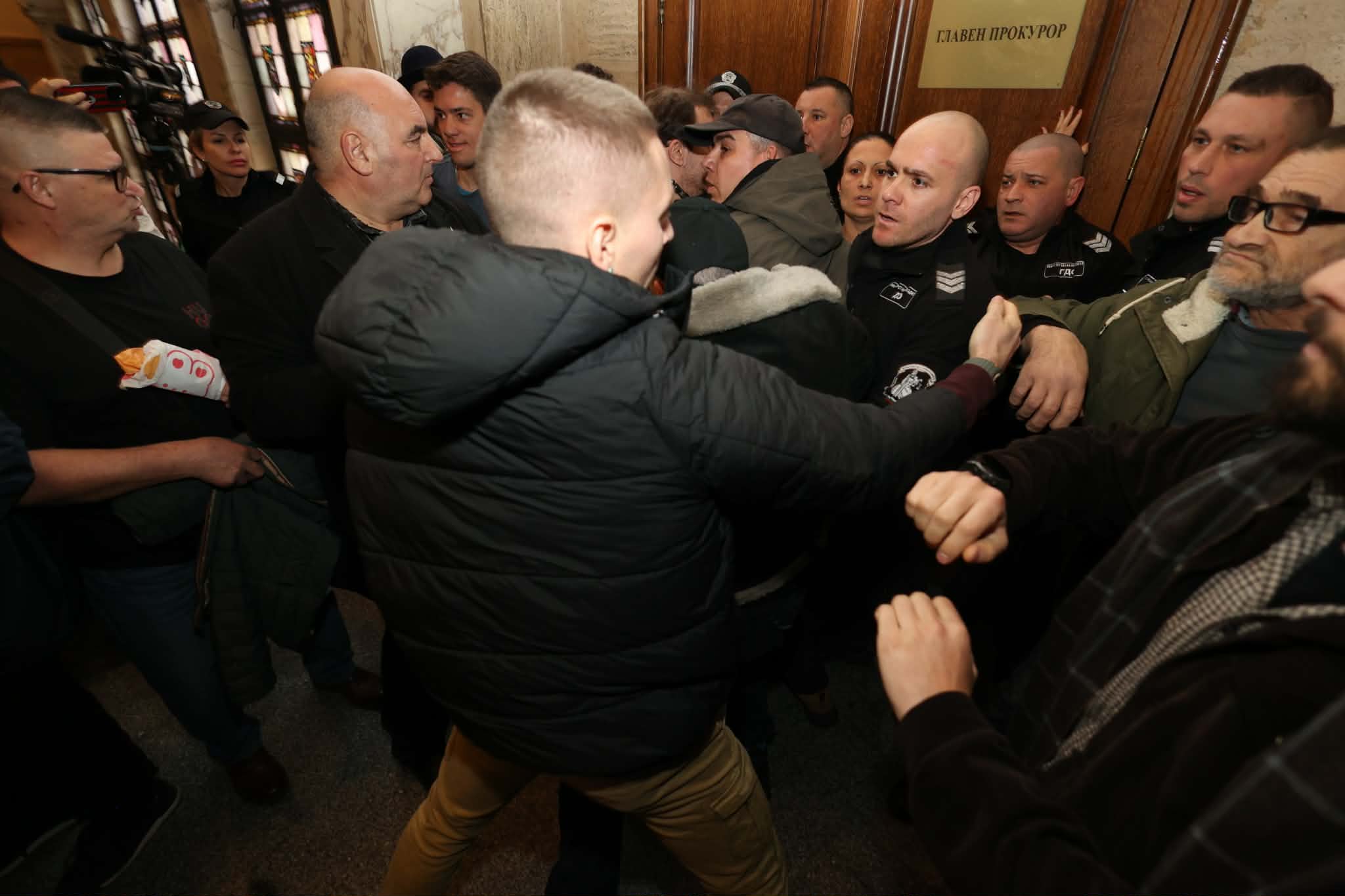 протест сарафов