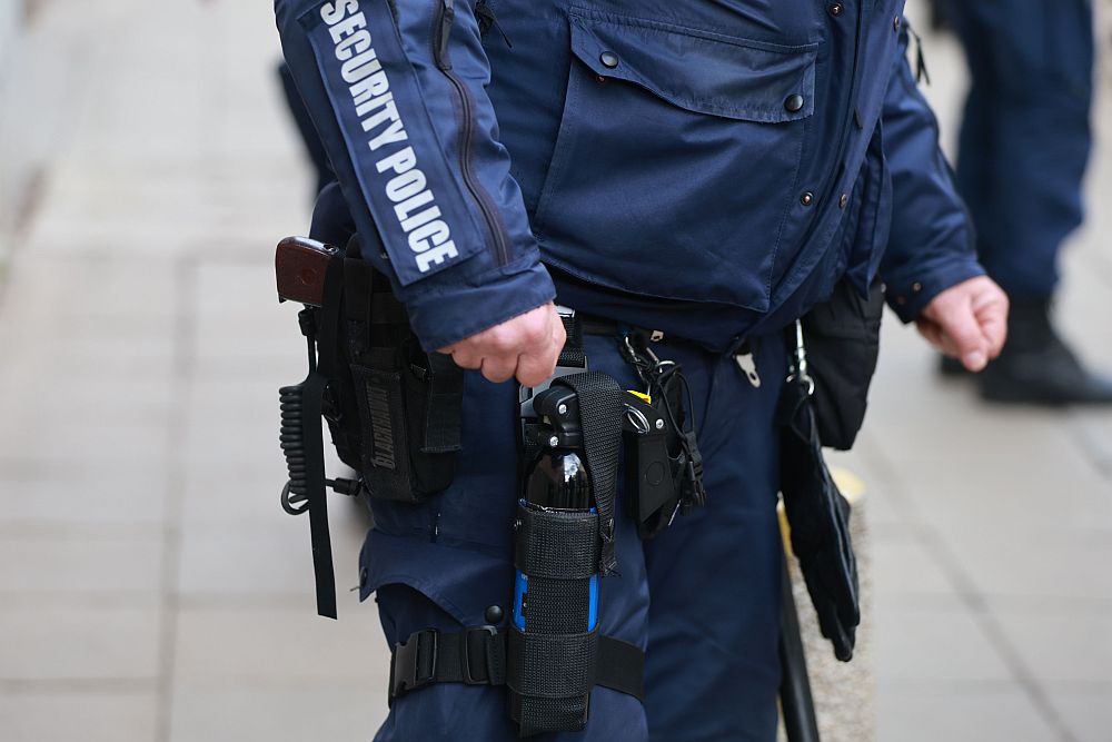 Сблъсъци и напрежение пред кабинета на Сарафов