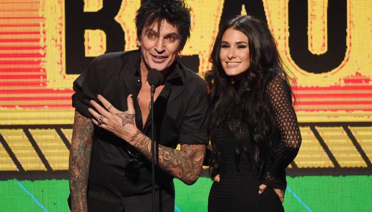 Томи Лий - СТАВА СТРАШНО: Жената на Томи Лий с брутални разкрития за секса с рокера!