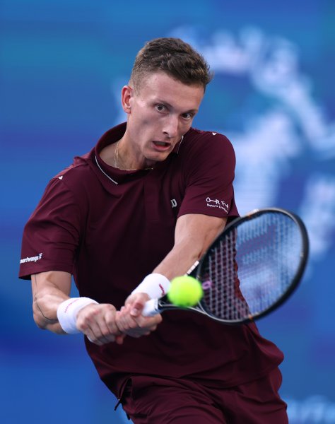 Феликс Оже Алиасим Иржи Лехечка1