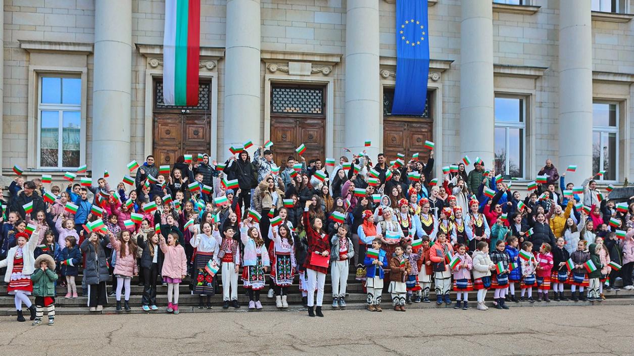 Над 200 деца ще рецитират „Аз съм българче“ и ще изпеят „Питат ли ме дей зората“