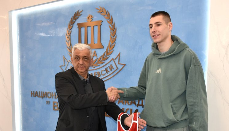 Красимир Петков и Божидар Саръбоюков - Ректорът на НСА поздрави Божидар Саръбоюков