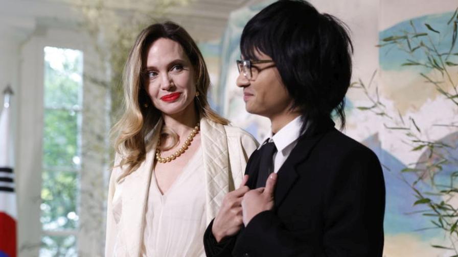 Синът на Анджелина Джоли и Брад Пит, Мадокс, се отказва от фамилията на баща си