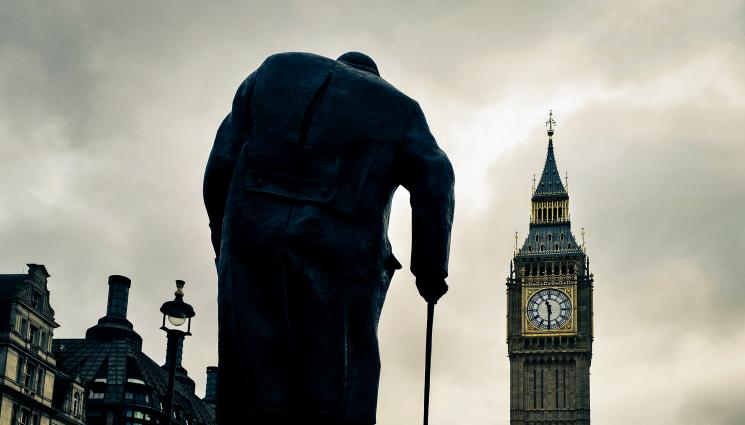 Чърчил - ВАНДАЛИЗЪМ: Статуята на Чърчил в Лондон изрисувана с надписи 