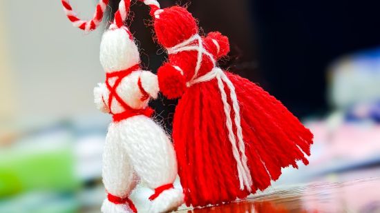 Честита Баба Марта! Историята на мартеницата през вековете