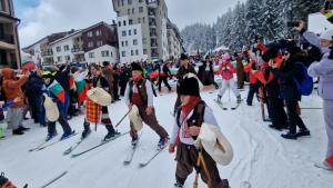 ски спускане с носии