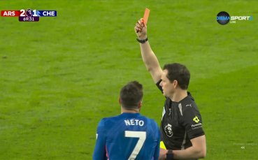 Челси остана с 10 души в дербито с Арсенал