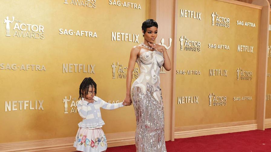 Малката модна икона: 5-годишната дъщеря на Теяна Тейлър поправи тоалета ѝ на червения килим