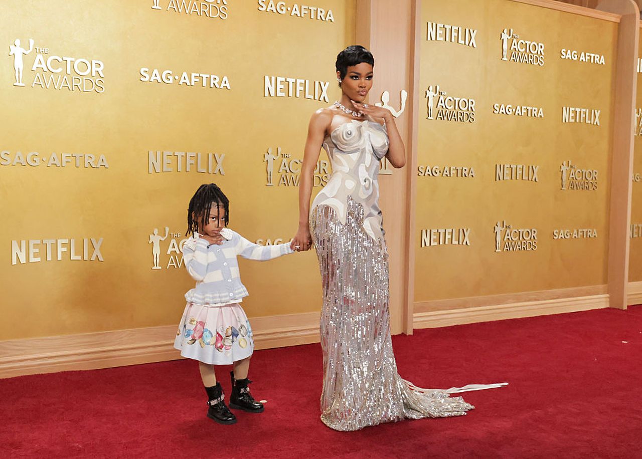 Малката модна икона: 5-годишната дъщеря на Теяна Тейлър поправи тоалета ѝ на червения килим