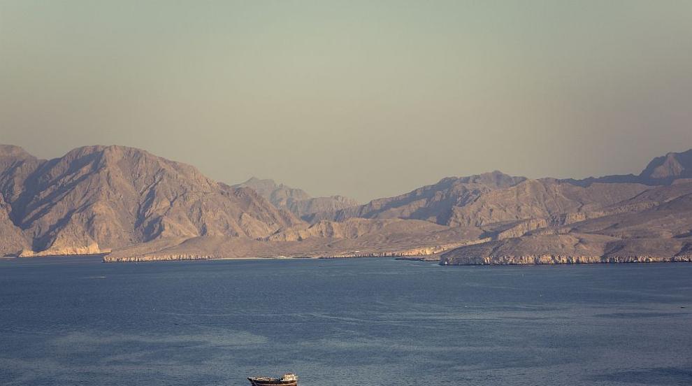 Затворен е Ормузкият проток - най-важният петролен маршрут в света