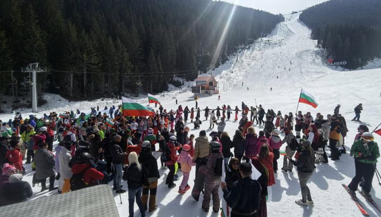 з - Български знамена и хора в Ски зона Банско за 3 март (СНИМКИ и ВИДЕО)