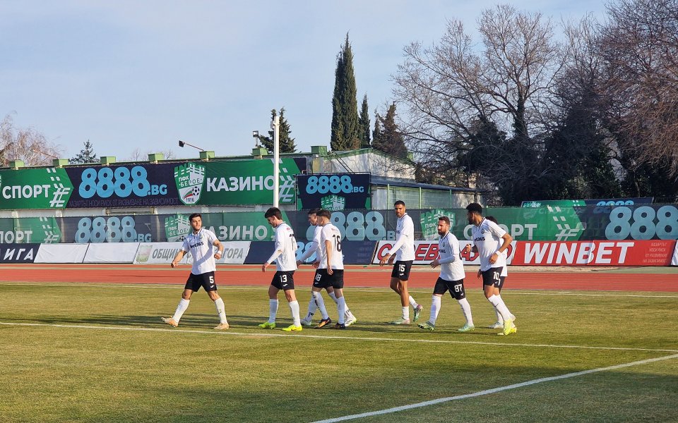 НА ЖИВО: Берое - Славия 0:3, глупав червен картон за играч на домакините