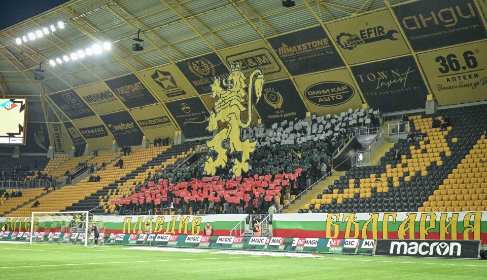 Хореографията на феновете на Ботев Пловдив по случай Националния празник1