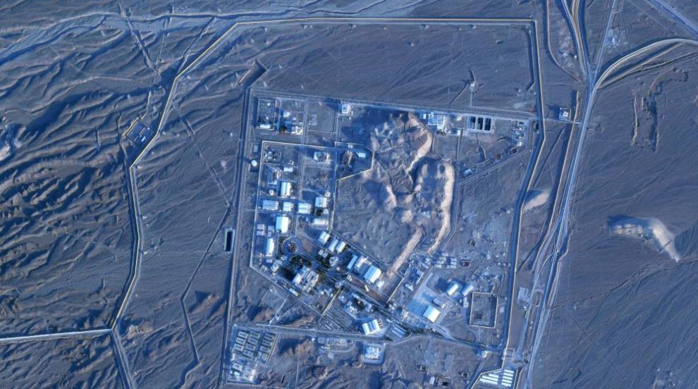 Иранските власти отхвърлят опасения за радиация след атаките в Натанз