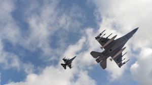 военен самолет