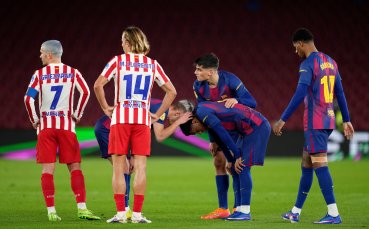 Двама основни защитници на Барселона аут за дълго