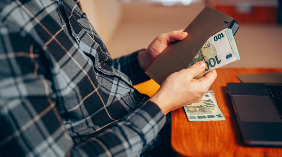 Мъж изгуби 360 евро във фризьорски салон, полицията търси кой ги е присвоил