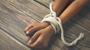 вързани ръце